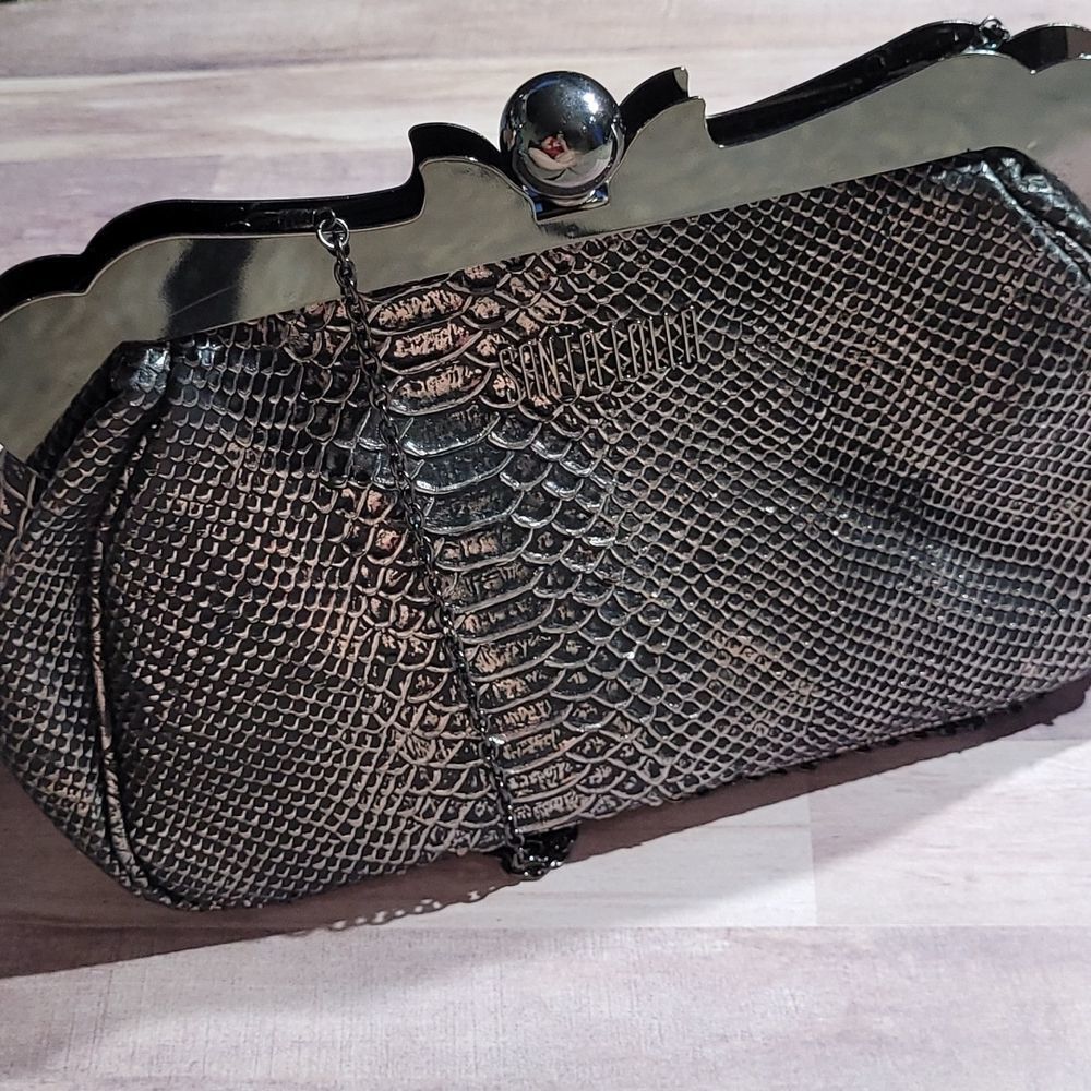 Santa Lolla Women's Over-The-Shoulder/Clutch Faux Alligator Handbag
